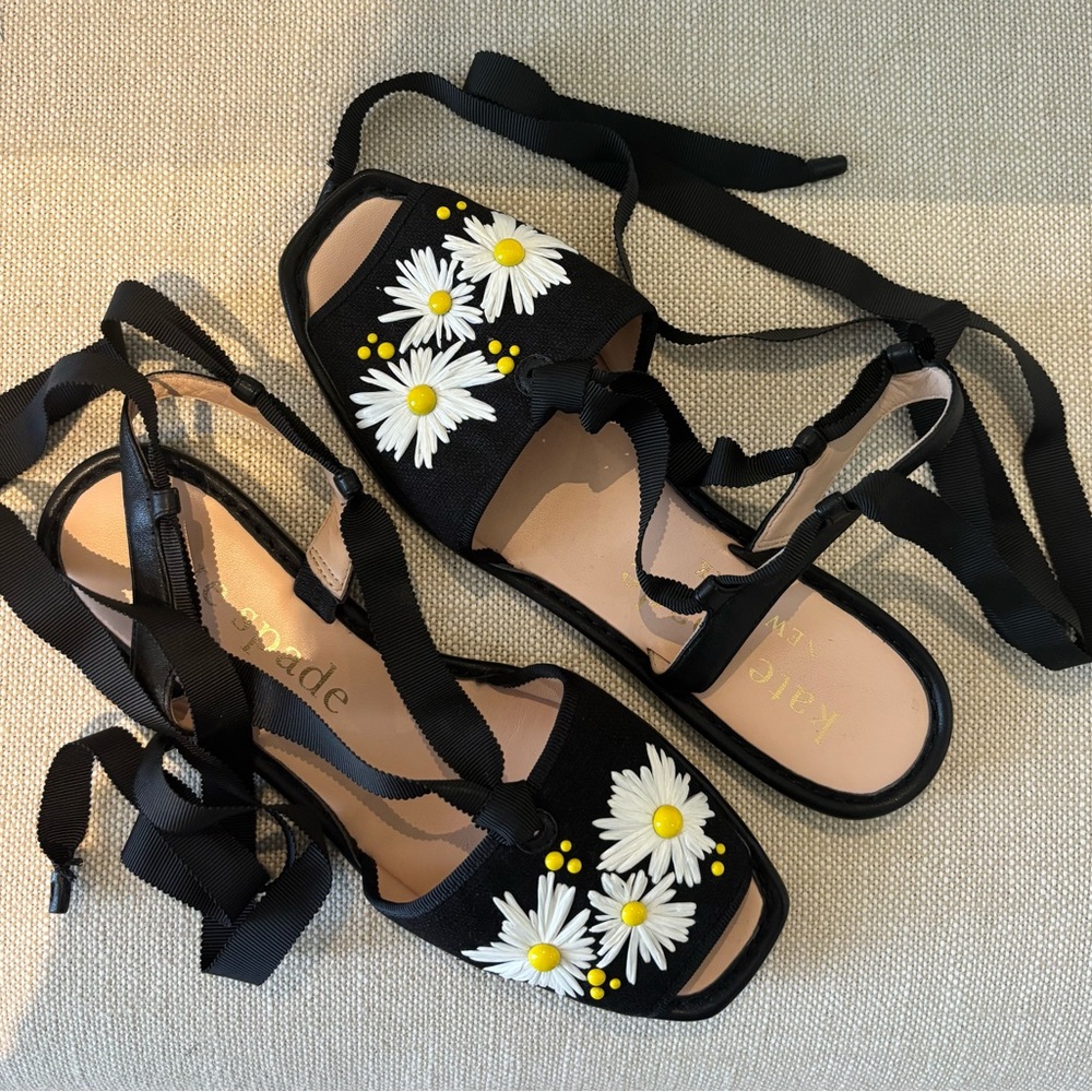 Kate Spade Michaela Sandals Ribbons Black Linen White Embroidered Daisy Size 8